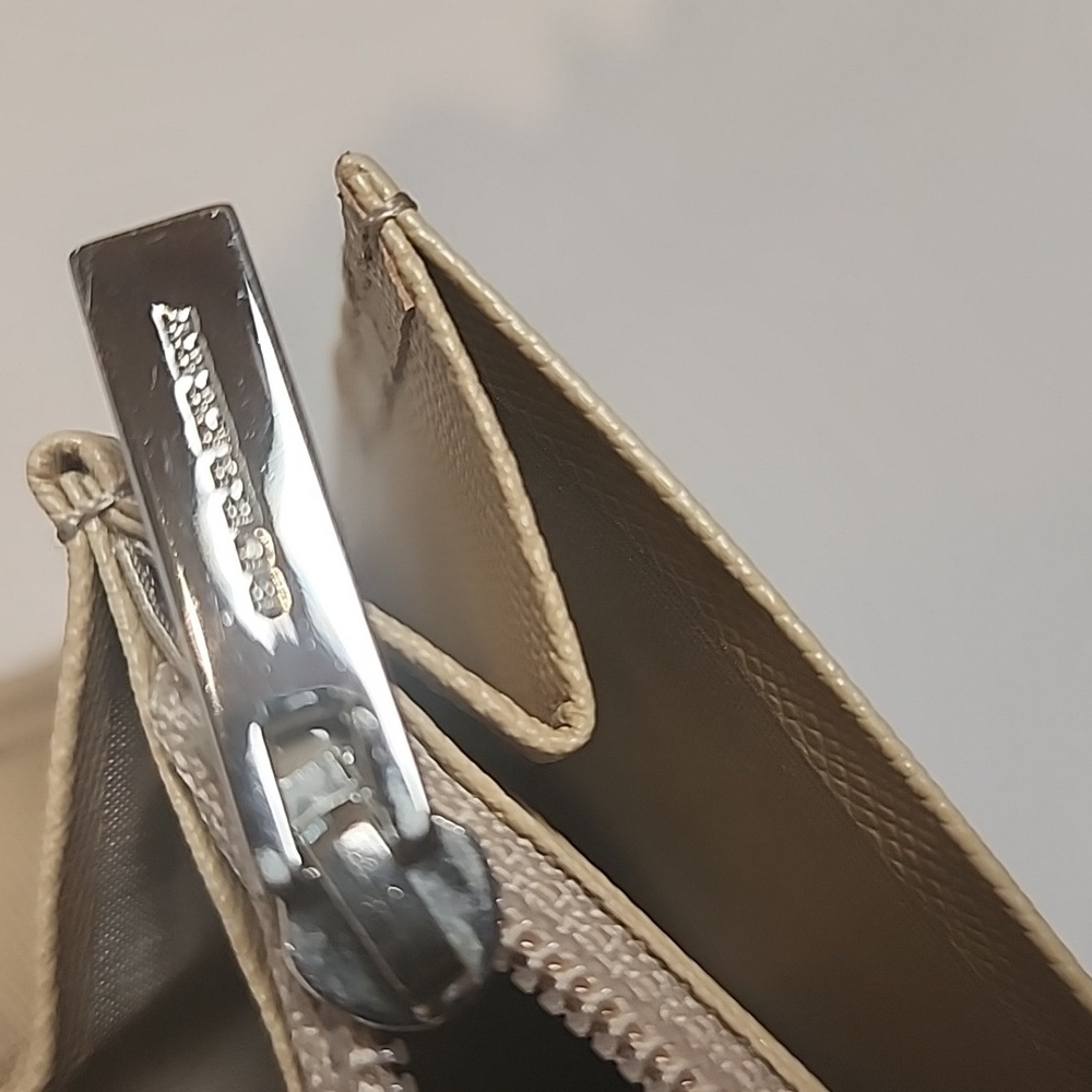 Burberry Long Wallet With Box - Picture 13 of 17